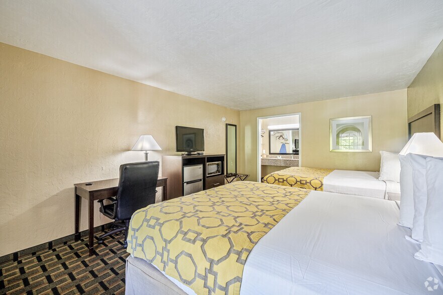 More Photos Of 3598 W US Highway 90, Lake City Hotel For Sale