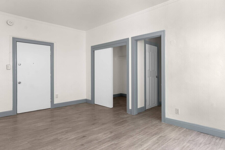 More Photos Of 225 W Adams Blvd, Los Angeles Apartments For Sale