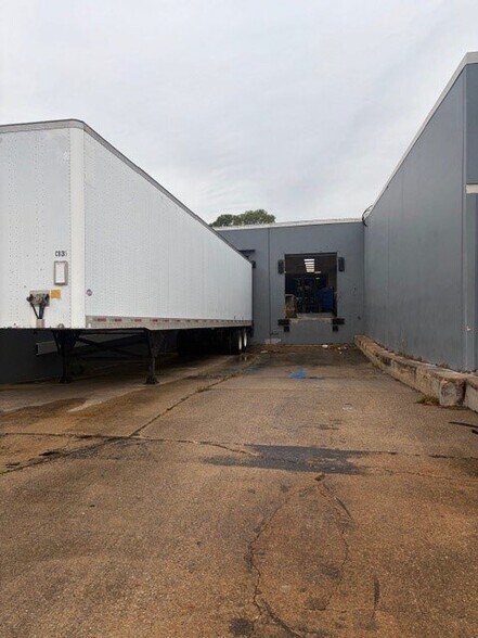 More Photos Of 10860 Rockley Rd, Houston Warehouse For Sale