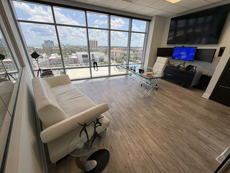 More Photos Of 320 1st St N, Jacksonville Beach Office Residential For Sale