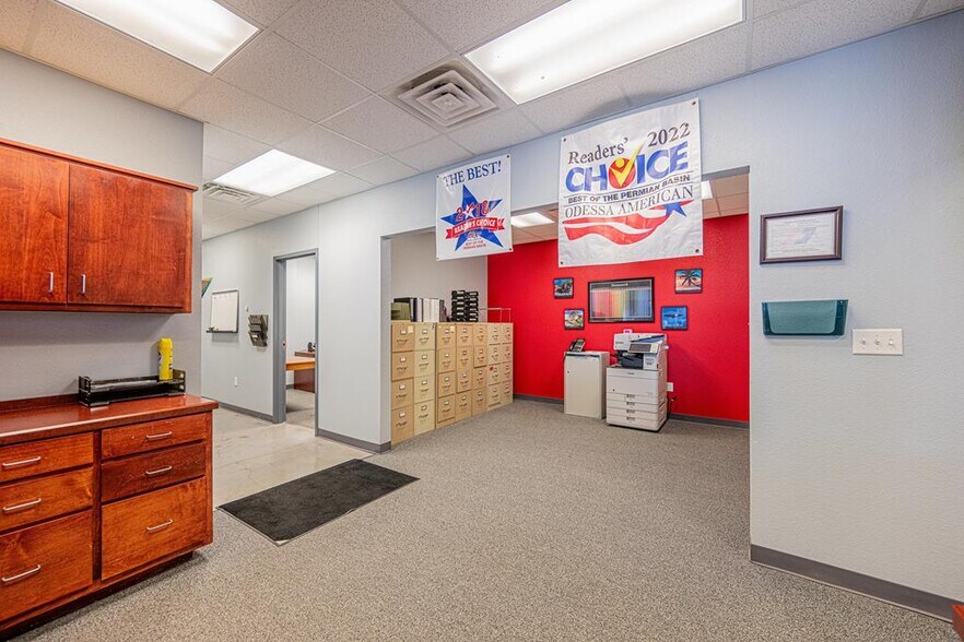 More Photos Of 650 S John Ben Shepperd Pky, Odessa Office For Sale