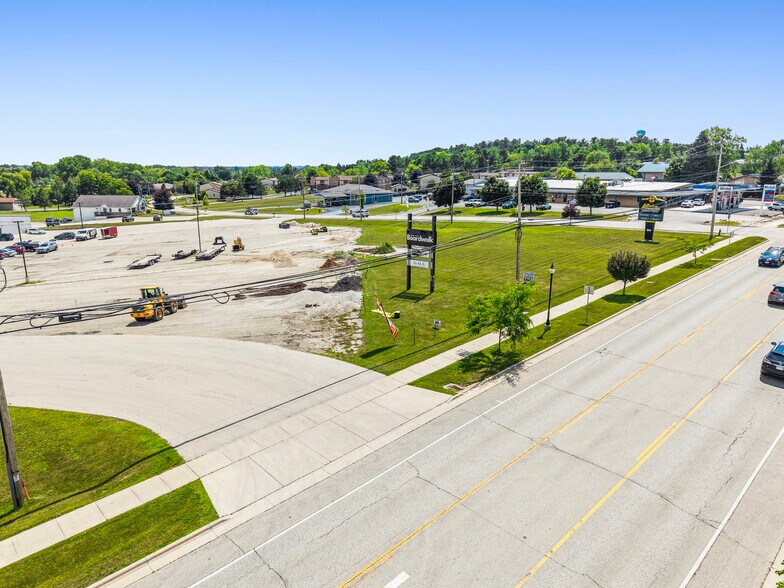 More Photos Of 1019 Egg Harbor Rd, Sturgeon Bay General Retail For Lease