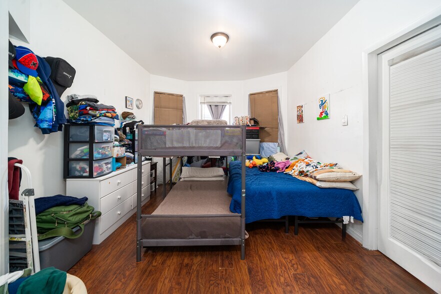 More Photos Of 103-105 Devon St, Kearny Apartments For Sale