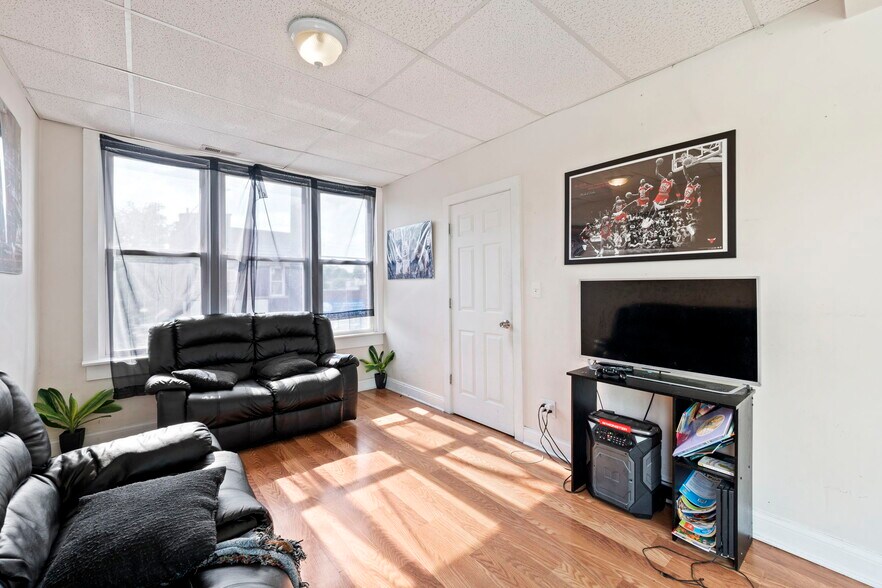 More Photos Of 3441-3445 N Pulaski Rd, Chicago Storefront Retail Office For Sale