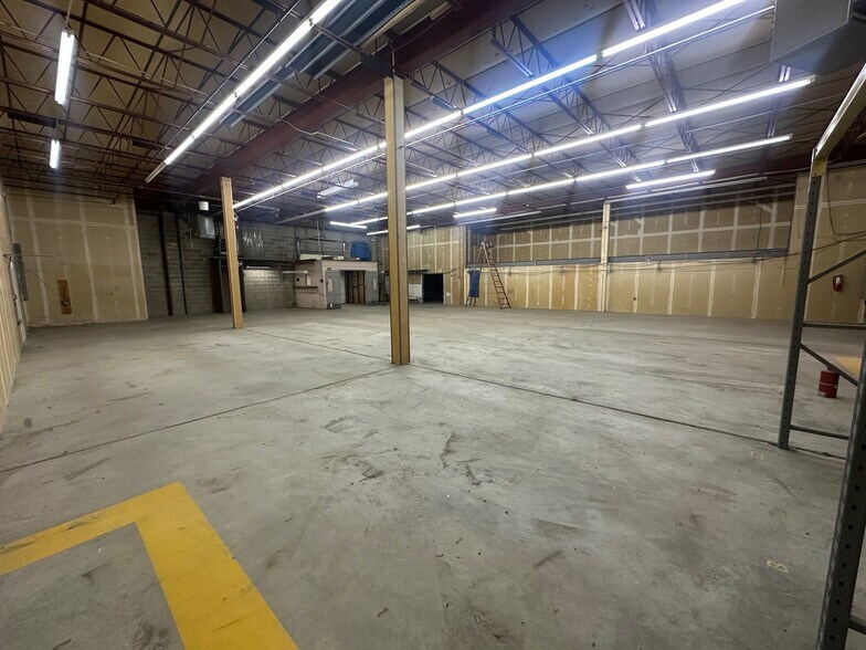 More Photos Of 79-85 Weldon Pky, Maryland Heights Warehouse For Sale