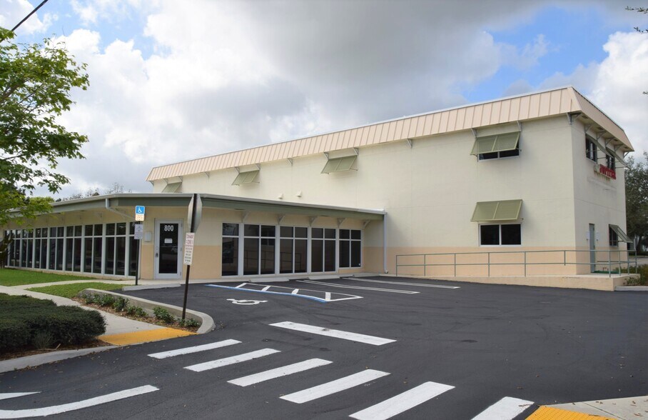 More Photos Of 800 W Indiantown Rd, Jupiter Storefront Retail Office For Lease