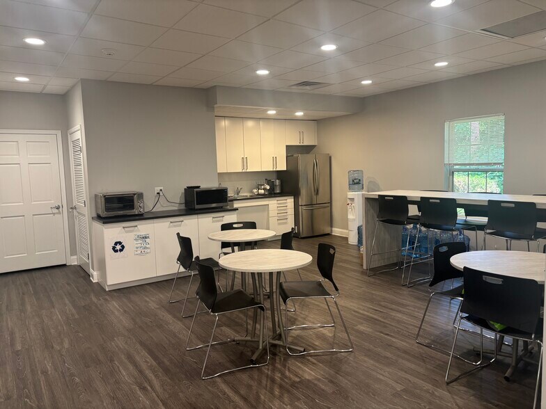 More Photos Of 740 Broad St, Shrewsbury Office For Lease