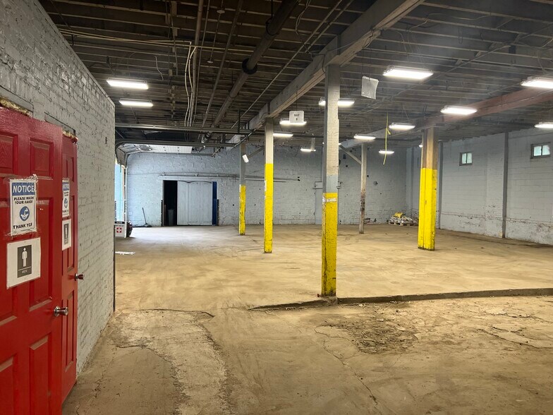 More Photos Of 3501 37th St, Mount Rainier Contractor Storage Yard For Lease