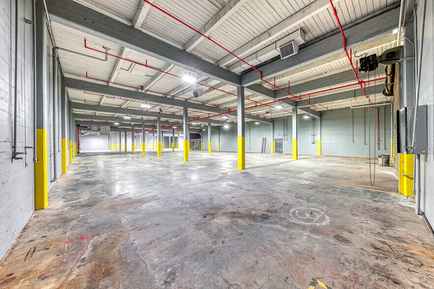 More Photos Of 190 S Fourth St, Henderson Manufacturing For Lease
