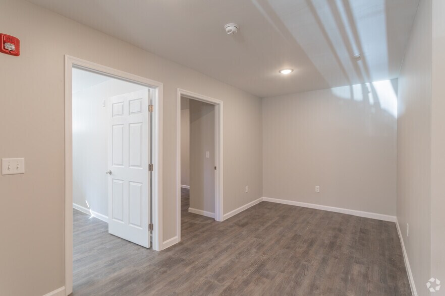 More Photos Of 7100 W Chester Pike, Upper Darby Township Apartments For Lease