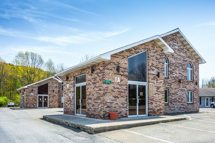 More Photos Of 315 Dartmouth Dr, Marshalls Creek Unknown For Lease