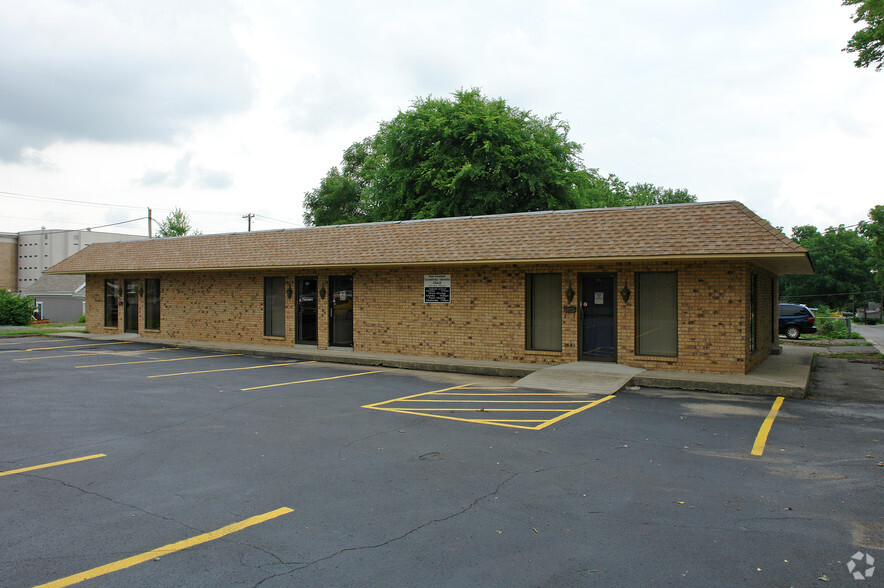 Primary Photo Of 179-183 W Smith St, Gallatin Office For Lease