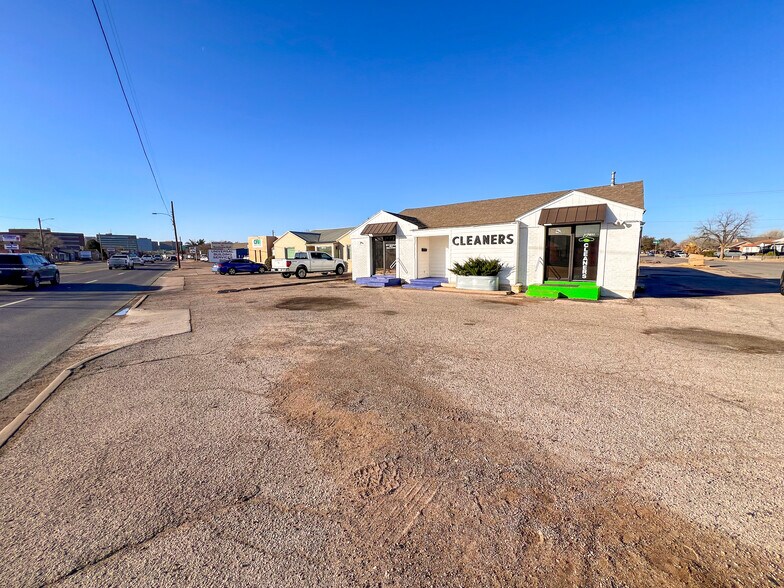 More Photos Of 1309 N Big Spring St, Midland Office For Lease