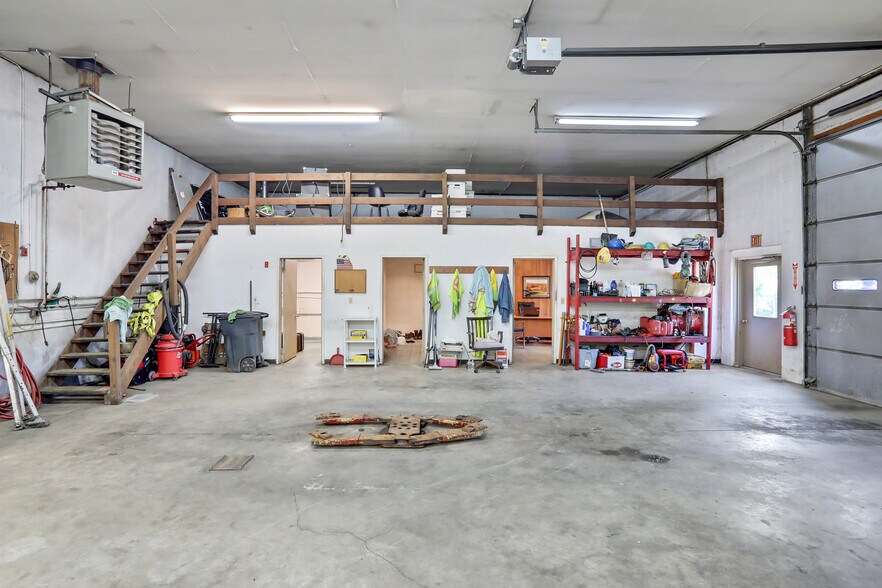 More Photos Of 16 Sloop Hill Rd, New Windsor Township Warehouse For Sale