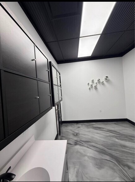 More Photos Of 1801-1813 Haggerty Rd, Commerce Township Storefront For Lease