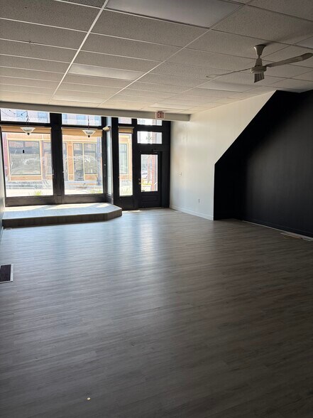 More Photos Of 1600-1610 6th Ave, Des Moines Freestanding For Lease