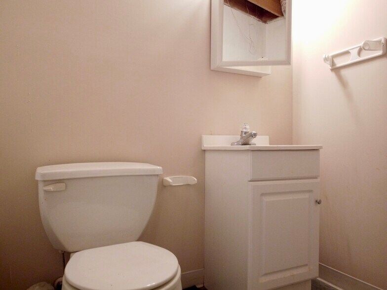 More Photos Of 3218 Mill St, Covington Medical For Sale