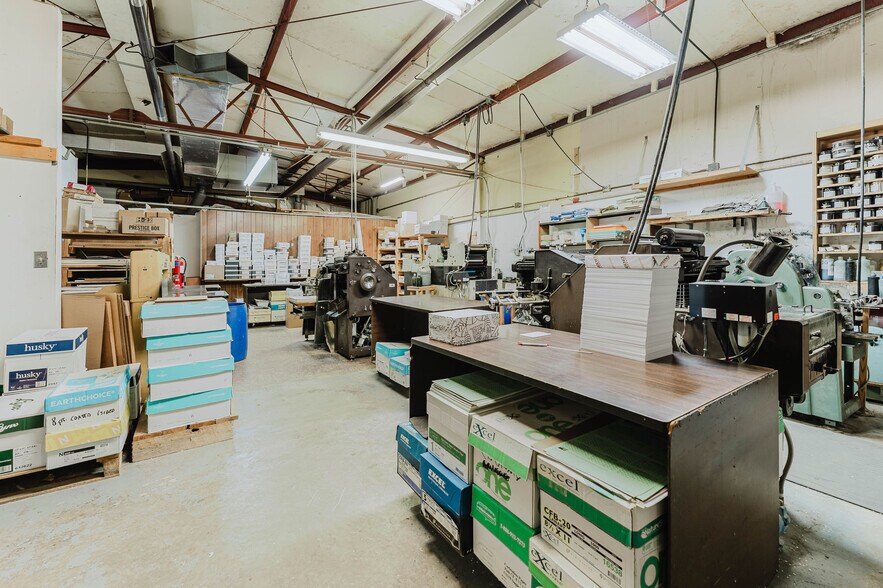 More Photos Of 526 W 11th Ave, Oshkosh Office For Sale
