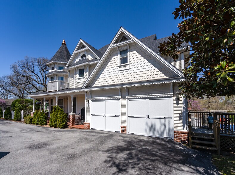 More Photos Of 306 N Main St, Bentonville Hospitality For Sale