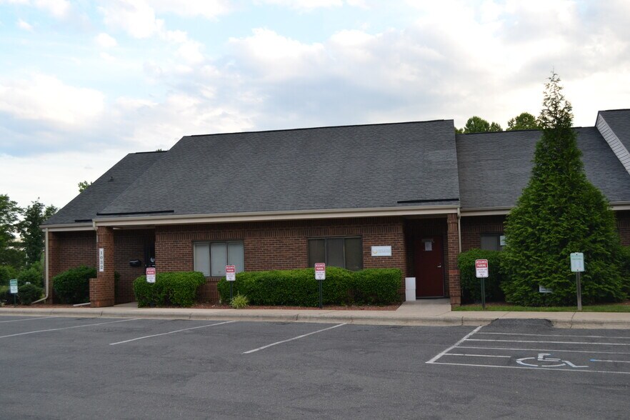 More Photos Of 1038 X Ray Dr, Gastonia Medical For Lease