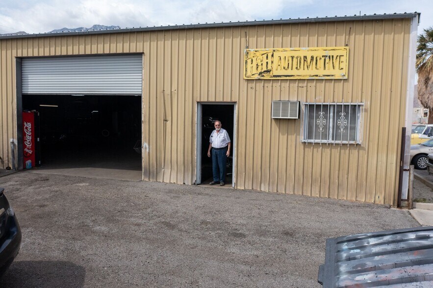 More Photos Of 145 W Oasis Rd, Palm Springs Service For Sale