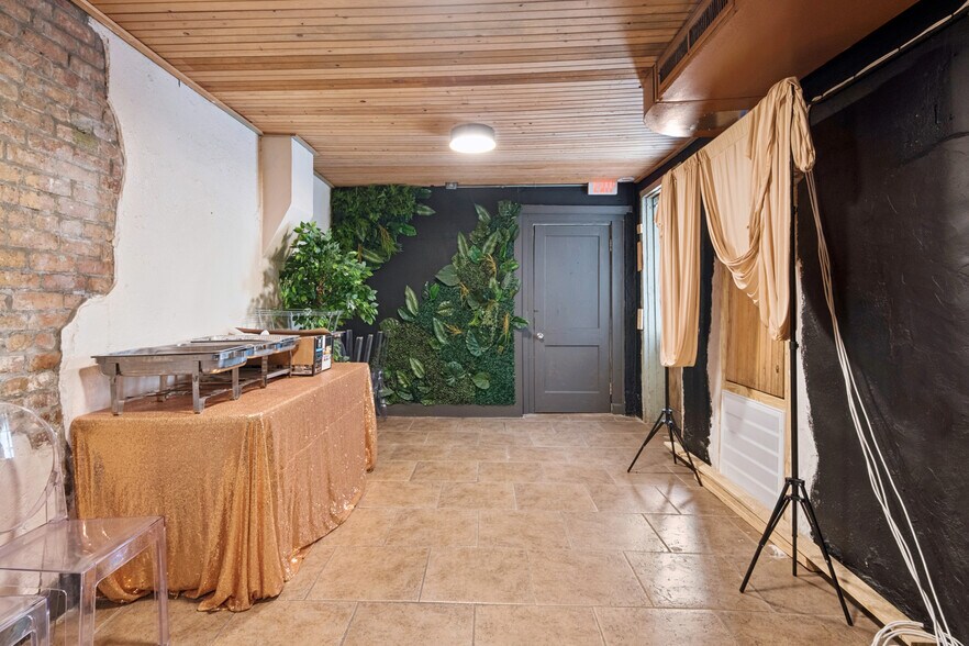 More Photos Of 735 St Joseph St, New Orleans General Retail For Lease