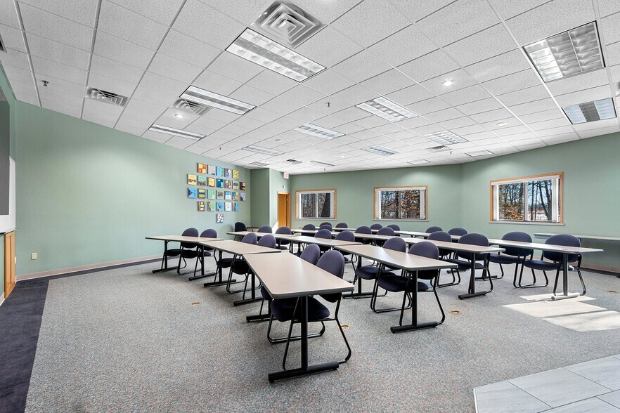 More Photos Of 2980 Walker Dr, Green Bay Office For Sale