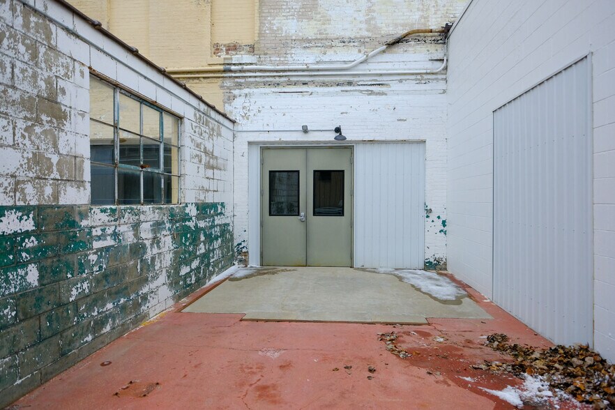 More Photos Of 408 W Main St, Benton Harbor Freestanding For Lease