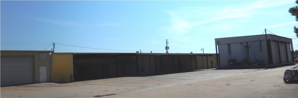 More Photos Of 1703 E Whaley St, Longview Warehouse For Lease