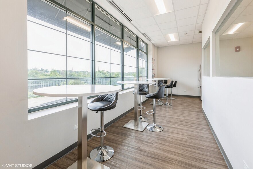 More Photos Of 140 S River St, Aurora Unknown For Lease