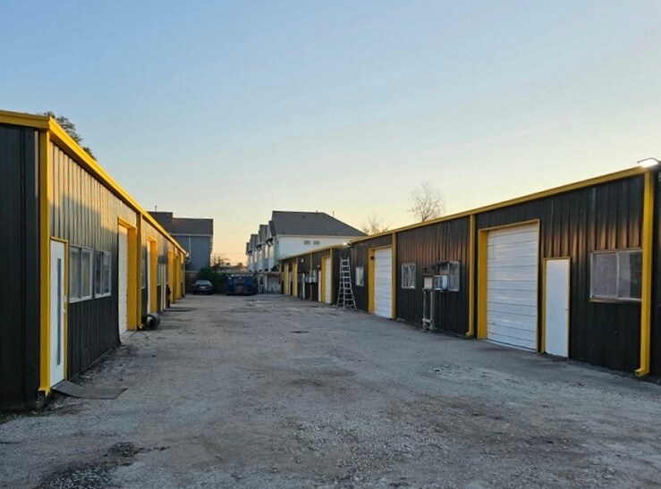 More Photos Of 12 Farrell St, Houston Warehouse For Sale