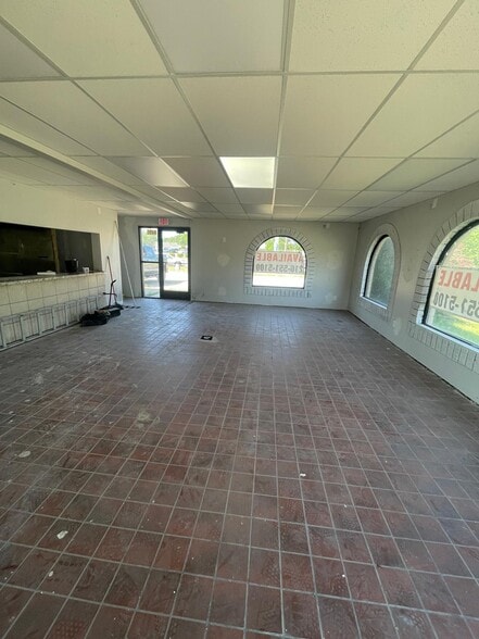 More Photos Of 4450 Rocky River Dr, Cleveland Fast Food For Lease