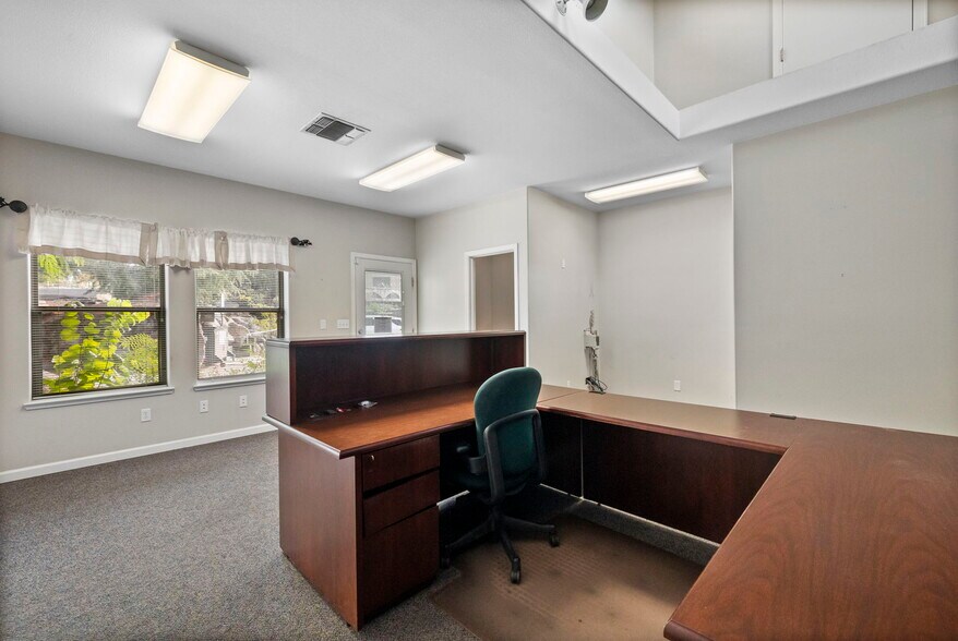 More Photos Of 13951 Mono Way, Sonora Office For Lease