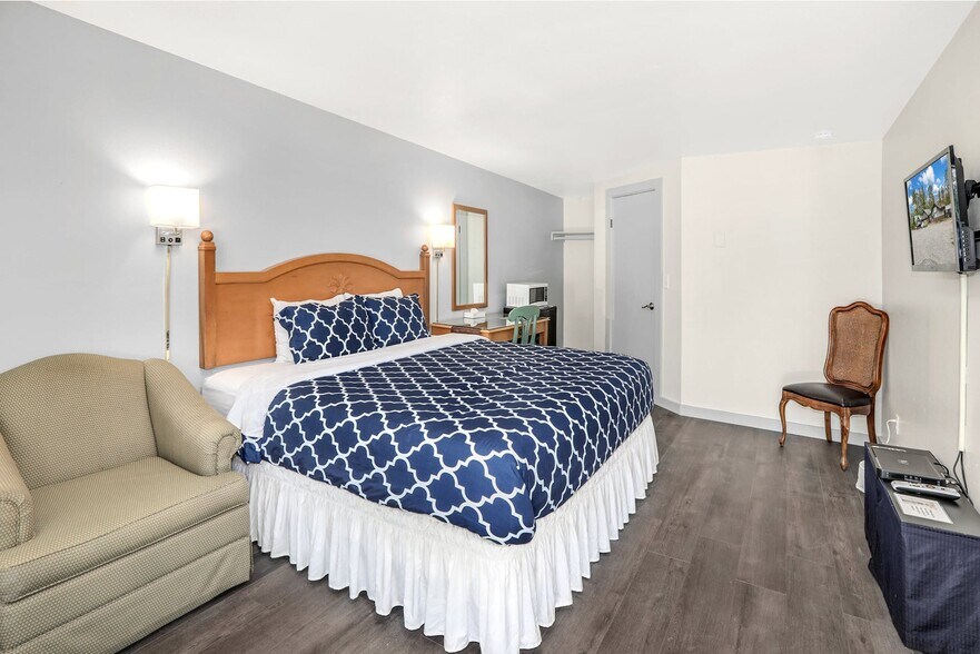 More Photos Of 44618 State Route 20, Concrete Hotel For Sale