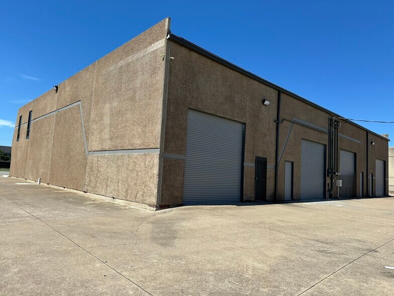 More Photos Of 2604 W Marshall Dr, Grand Prairie Light Distribution For Lease