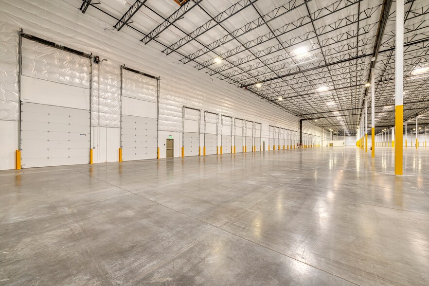 More Photos Of 13301 N 137th Ave, Surprise Distribution For Lease