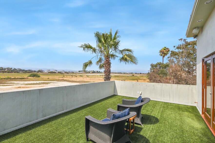 More Photos Of 411 Culver Blvd, Playa Del Rey Office Residential For Sale