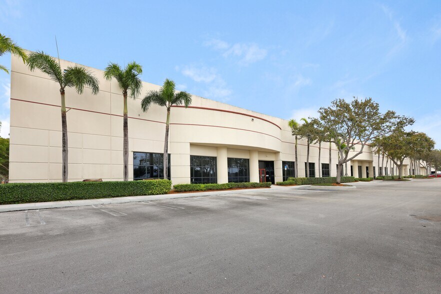Primary Photo Of 2805-2889 N Commerce Pky, Miramar Distribution For Lease