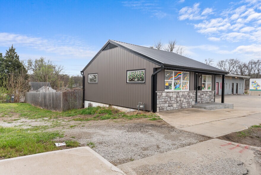 More Photos Of 705 E 23rd St S, Independence Office For Sale