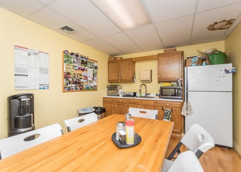 More Photos Of 25-29 Spring St, Waltham Office For Sale