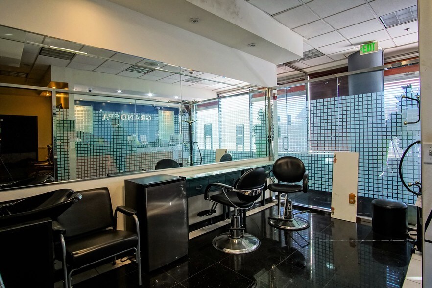 More Photos Of 2999 W 6th St, Los Angeles Health Club For Lease