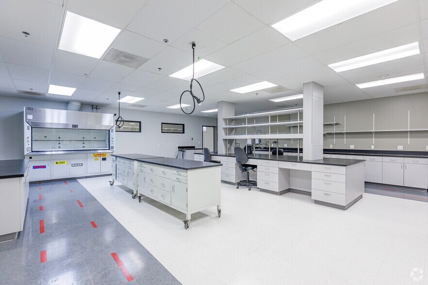 More Photos Of 11011 N Torrey Pines Rd, La Jolla Research And Development For Lease