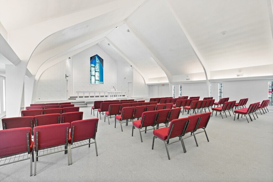 More Photos Of 200 Carr Ln, Duncanville Religious Facility For Lease