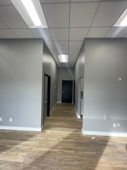 More Photos Of 675 Middle Tennessee Blvd, Murfreesboro Showroom For Lease
