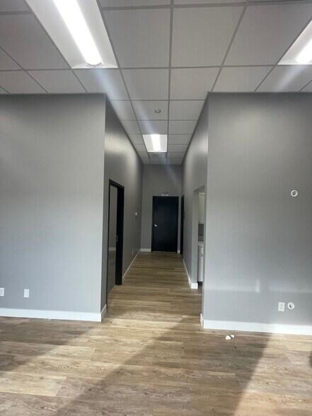 More Photos Of 675 Middle Tennessee Blvd, Murfreesboro Showroom For Lease