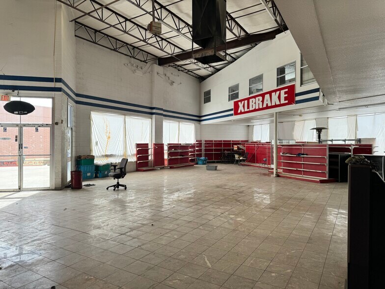 More Photos Of 2401 Alameda Ave, El Paso Showroom For Sale