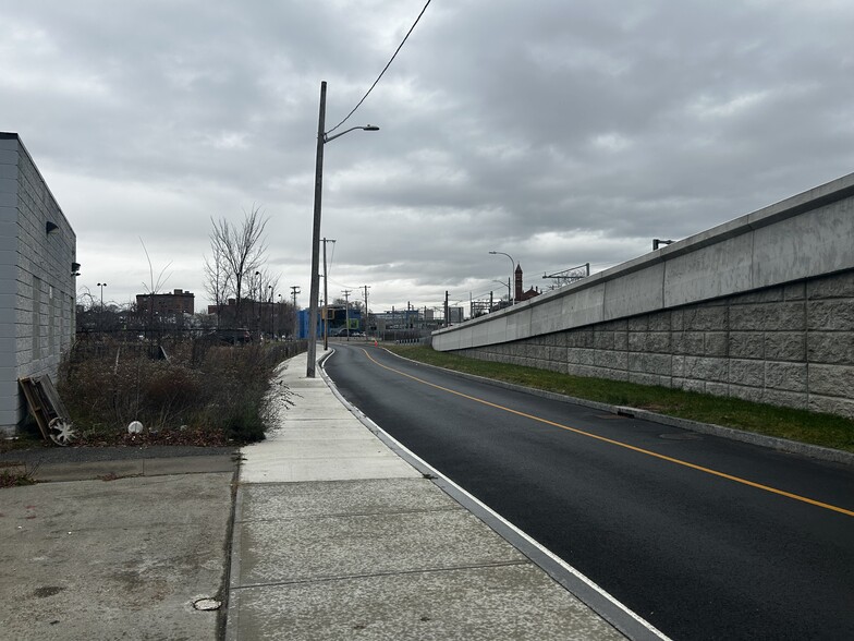 More Photos Of 583 Harris Ave, Providence Flex For Sale