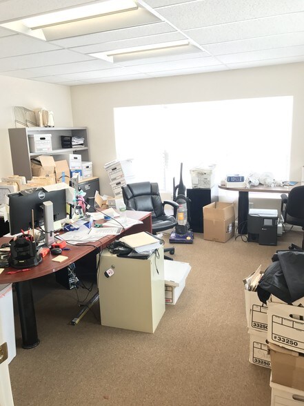 More Photos Of 30-40 E Main St, Bay Shore Storefront Retail Office For Lease