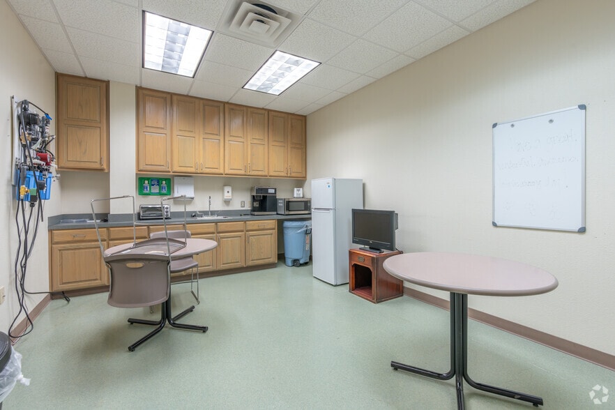 More Photos Of 1722 9th St, Wichita Falls Medical For Sale