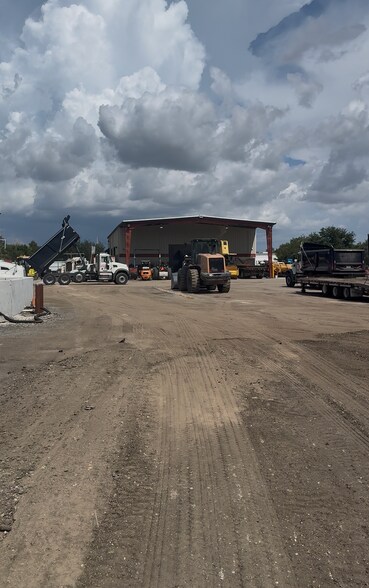 More Photos Of 1640 Benchmark Ave, Fort Myers Warehouse For Lease